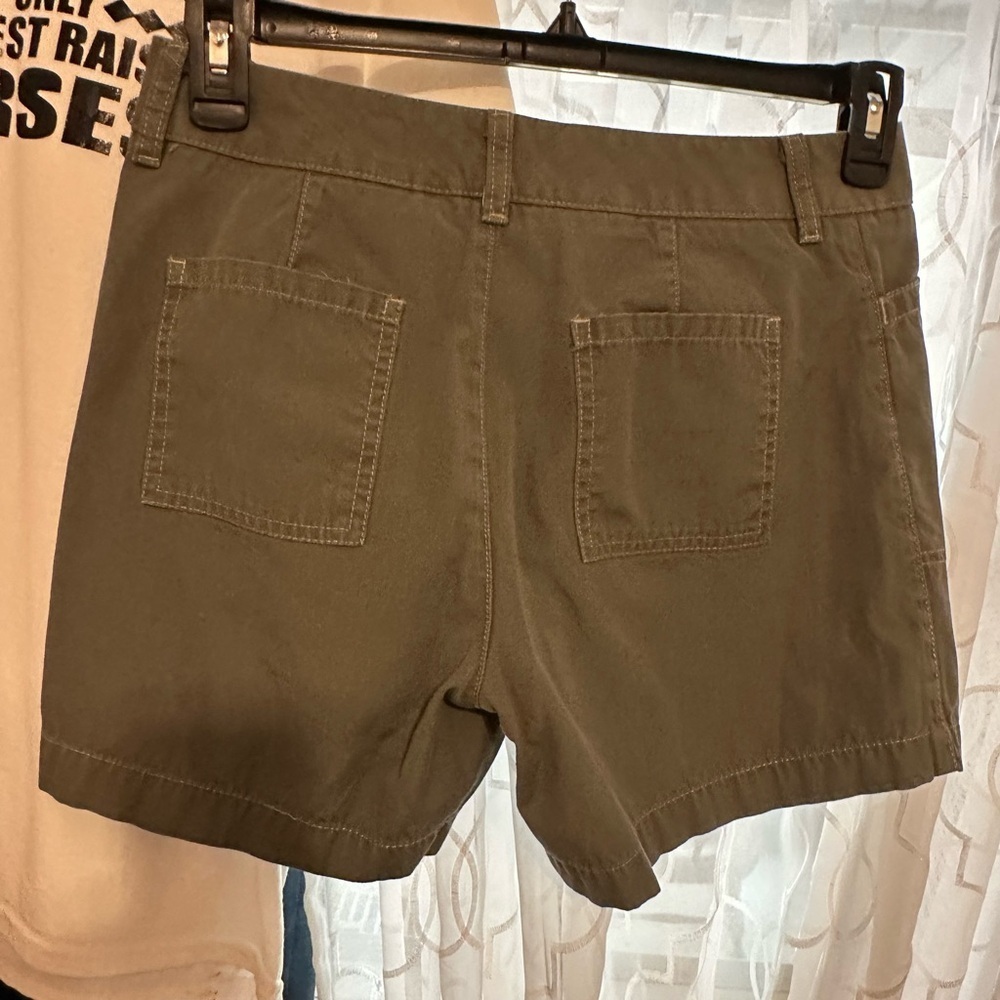 Dockers Women's Army Green Shorts 100% cotton - Picture 7 of 10